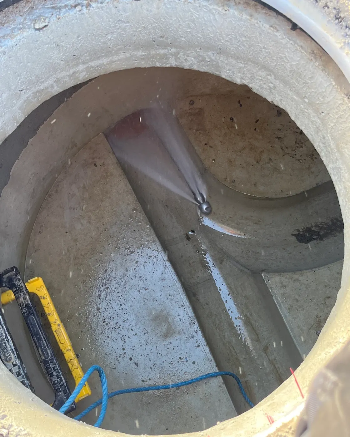 High-pressure head cutting through a blockage